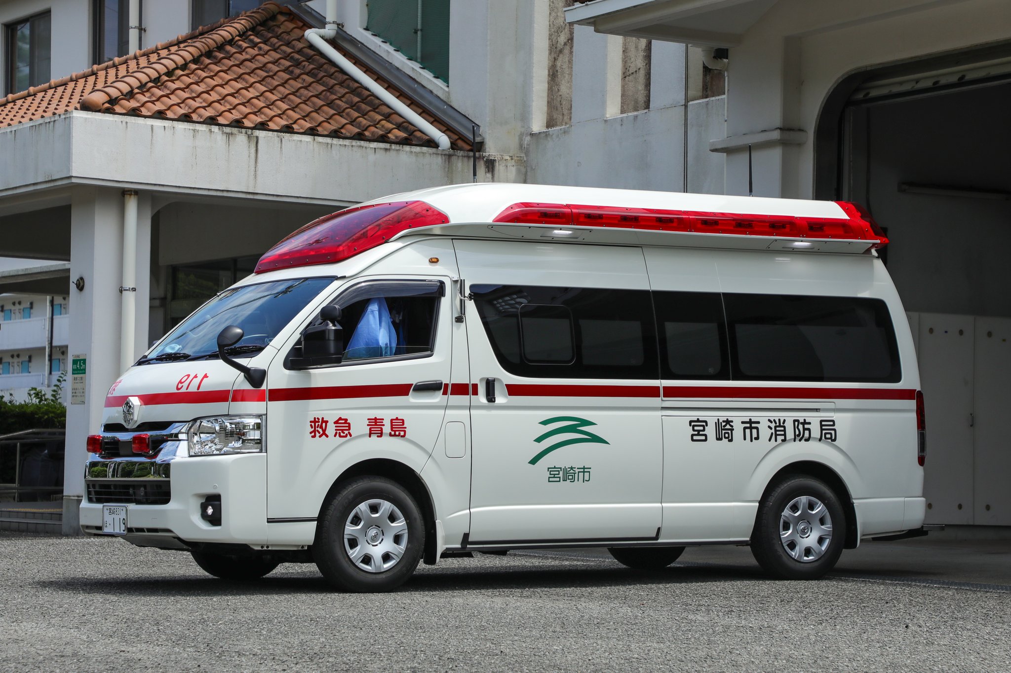 葵 トミカ救急車「カスタム」那須地区消防本部 救急車 仕様　C-CABIN トミ男の救急車工場 on X: 