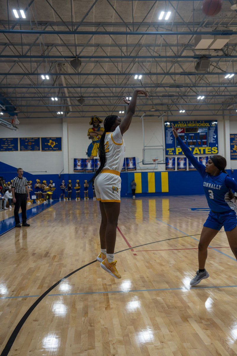 Some more 🔥🔥 on the All ⭐️ “Train Like A Champ” Camp Staff! 

<a href="/LATechWBB/">Lady Techsters</a> F <a href="/niyaballer03/">Aniya</a> &amp; <a href="/HillWBB/">Hill College Women’s Basketball</a> F, also Back 2 Back State Champion <a href="/syyydneyyy2/">Sydney</a> 🏀

Thank you Aniya &amp; Syd for giving back to our community!