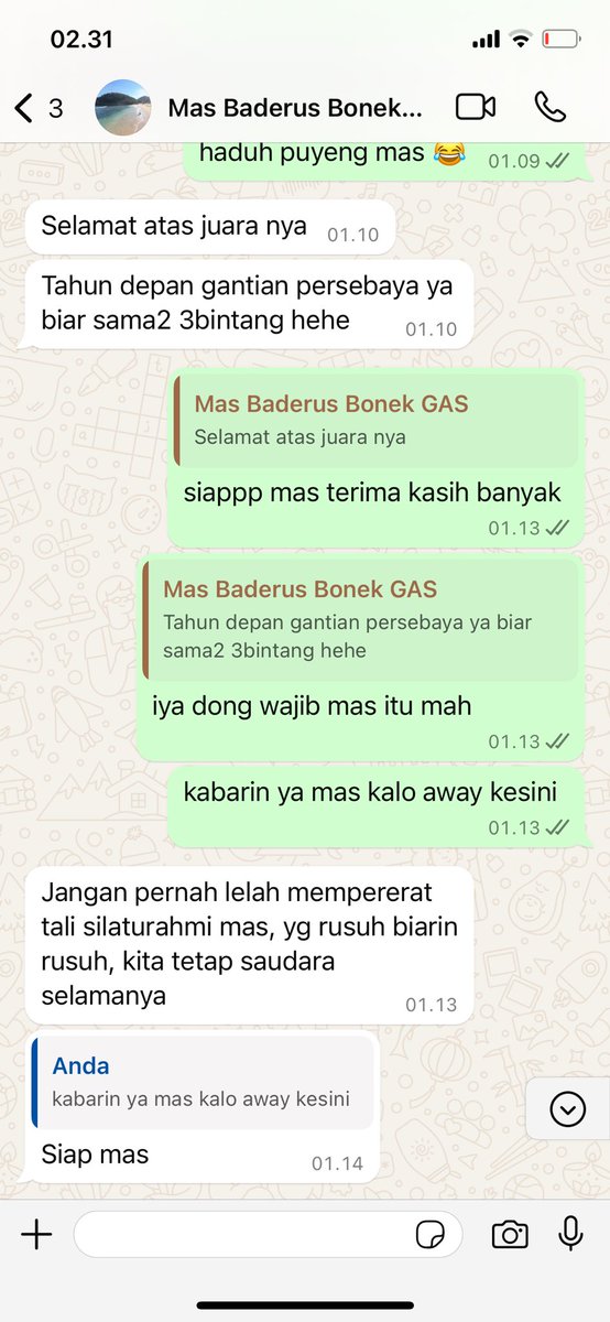 Aapputra22's tweet photo. dari cerita #mapagjuara kemarin, ada persahabatan dari surabaya yang sudah terjalin selama lebih dari satu dekade, dan sangat disayangkan jika harus terpecah hanya karena provokasi tidak jelas. terima kasih mas baderus, mas tuwek &amp; teman teman bonek GAS 🫶 #foreverbrotherhood https://t.co/tK0Nv5h7ix