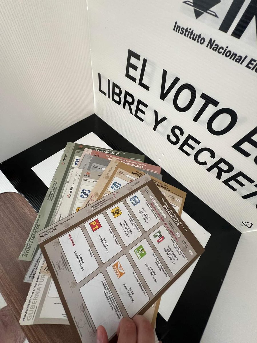 sofia_2891's tweet image. Y funcionó 2 de junio pasando a la historia donde los negocios usaron el marketing de vota y de doy un 🏅 🏆 lo importante fue ejercer el derecho y el compromiso como ciudadanos mexicanos y que gane el más fuerte #EleccionesMéxico2024 #Votaciones #Presidentedemexico