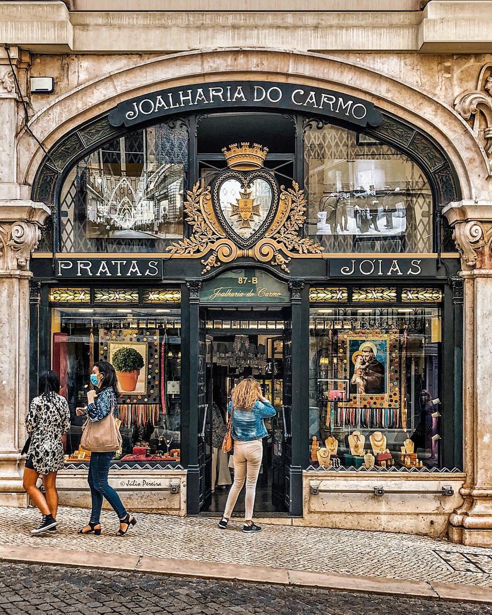 The unique and beautiful storefronts of Lisbon, Portugal 🇵🇹 What's your favorite? 📸juliopereiramusic