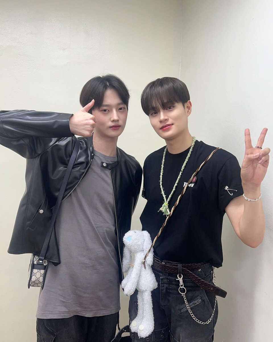 AB6IXBrasil's tweet photo. 📸 27.05.24 | Atualização da conta do Kang Seokhwa do Wei no Instagram com o Daehwi.

"Meu bestie🤟🏻"

©AB6IXBrasil
#AB6IX #에이비식스 #전웅 #김동현 #박우진 #이대휘 @AB6IX @AB6IX_MEMBERS @WEiBrazil https://t.co/w6EtucXeHx