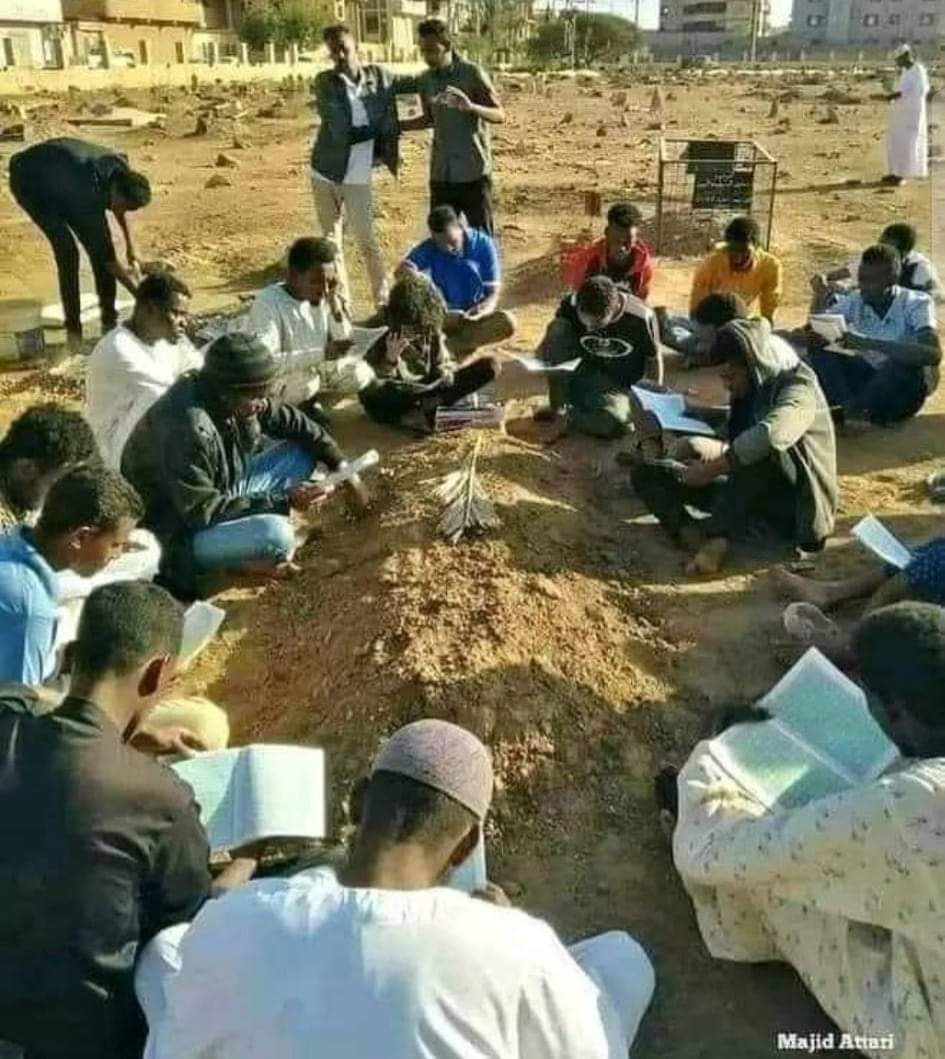 JannatMahad's tweet photo. #CopiedContent
سوڈان میں جب مسلمان وفات کرتا ہے اسے دفنانے کے بعد کافی لوگ قبر پر قرآن پاک کا تلاوت شروع کرتے ہیں علما کرام سے روايت ہے ۔ دفنانے کے بعد قبر پر اتنا وقت تلاوت کریں جتنا وقت اونٹ ذبح کرنے کے بعد گوشت تيار کرنے میں وقت لگتا ہے يعنی یہی عذاب قبر سے نجات حاصل کرنے کا اھم ذريعہ ہے ۔ ہم تو بس میت کو قبر حوالے کر کے جلدی مھمانوں کو کھلانے پلانے کے فکرمیں لگ جاتے ہیں۔