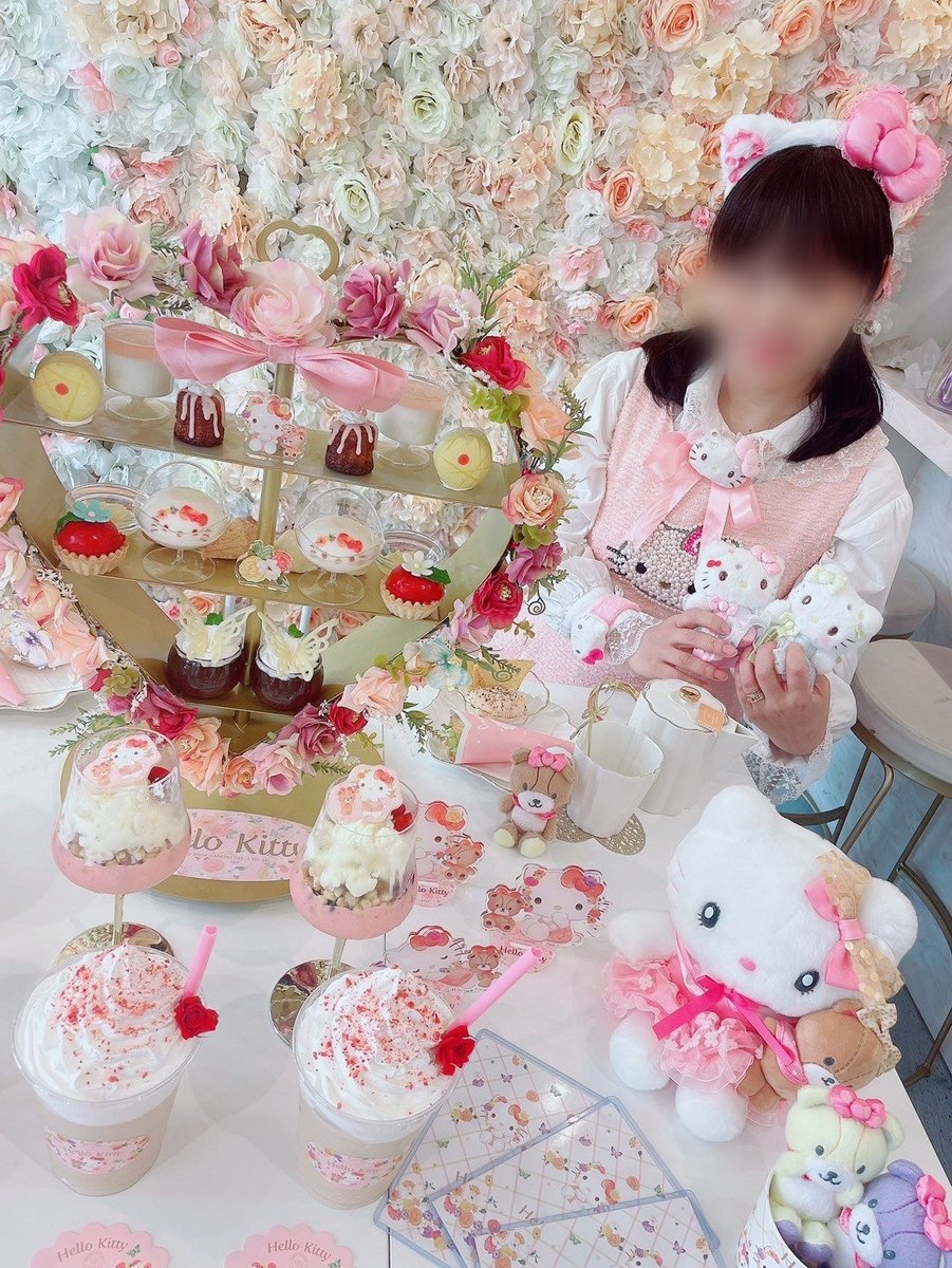 kittychanfan's tweet photo. 先月末の🎀西麻布 WHITE STELLA ホワイトステラ ハローキティ コラボアフタヌーンティー🎀
続きの写真✨
みんなでお揃いできて楽しかった!
たくさんお話してすっきりしたよー
お店では紅茶を選べるのも嬉しかったです
今月も行く予定✨
#ホワイトステラ
#whitestella
#��ローキティ https://t.co/3CxnOLt4ue