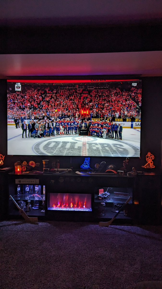 deanvince's tweet photo. Down and out early in the season they never gave up. Long overdue but so well deserved for Connor, Drai and especially Nuuuuuuuuuuggggggeeeee!! #WesternChamps #StanleyCupFinal #CuporBust #LetsGoOilers https://t.co/ey49OGmKMx