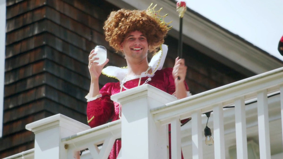 apple_audz's tweet photo. “Summer House” is so god-tier because every episode consists of the cast getting in blow-out fights dressed up like this #summerhouse #bravo https://t.co/tZGvx77RFm