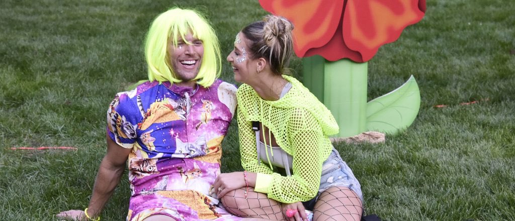 apple_audz's tweet photo. “Summer House” is so god-tier because every episode consists of the cast getting in blow-out fights dressed up like this #summerhouse #bravo https://t.co/tZGvx77RFm