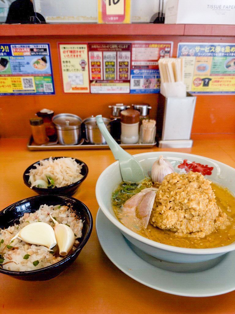 Crazy4Yasu's tweet photo. iPhone版のPhotoshop(PS Express)に生成AIが実装されたので、ラーメンをにんにくマシマシにしてみた🧄
#adobephotoshop #photoshop #psexpress #生成AI https://t.co/MKg7A3itXI