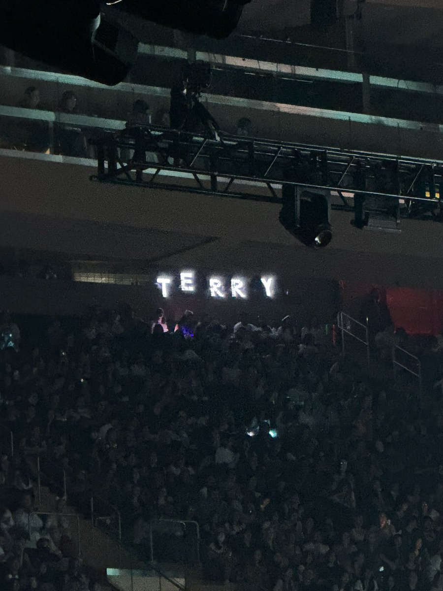 binnieberrii's tweet photo. omg return of the nyc terry signs
#TXT #ACT_PROMISE #ACT_PROMISE_US #TXT_TOUR_ACT_PROMISE #TXT_IN_NYC_DAY2 @TXT_members https://t.co/UJjSOuj3A8