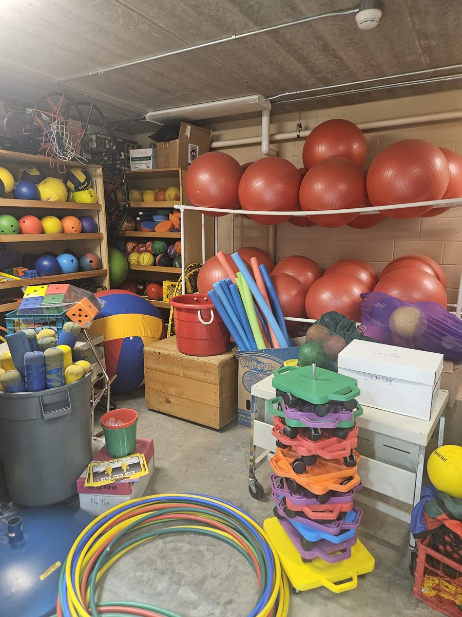 EH_WW_PhysEd's tweet photo. Before and after pics of the equipment room. https://t.co/96z0JDp2xE