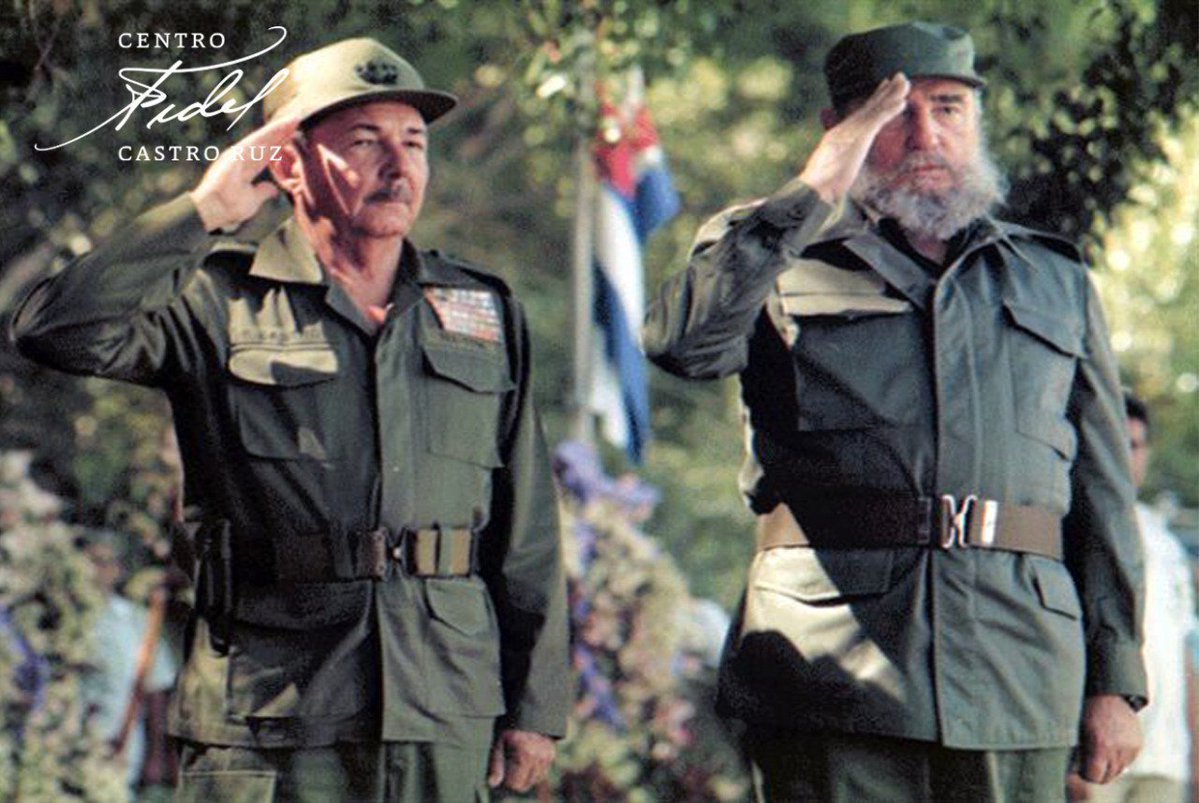 centrofidel's tweet image. #Fidel:&quot;De nosotros se dirá siempre que nos mantenemos firmes en nuestra línea, que no nos alejaremos jamás del pueblo, que siempre seremos una sola cosa con el pueblo&quot;. @RaulCastro_Ruz #93Aniversario