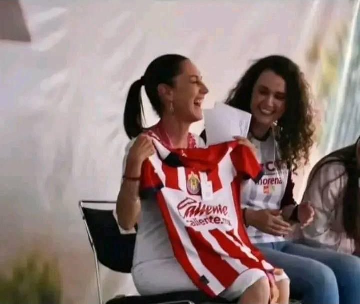 Piojismo1906's tweet photo. Estoy dispuesto a ser circuncidado a cambio de que se desvíen recursos económicos hacia el Club Deportivo Guadalajara. https://t.co/cN8JYIF2kI