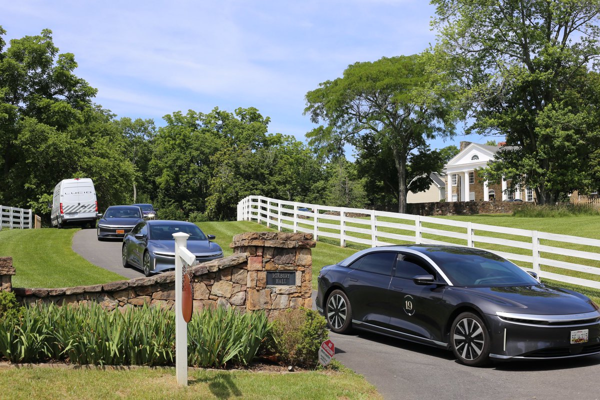 AlfredMacatuno's tweet photo. What a great day for a #LucidOwnersClub Rally. Great weather, great cars, great owners. @LucidMotors #lucidmotors https://t.co/pWKTbpumDT