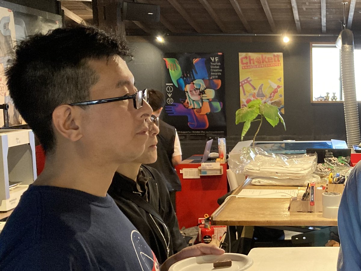 WATSON_JAPAN's tweet photo. 京都大学 #宇宙物理学 の #榎戸輝揚 先生。
わかりやすい資料で子供たちにわかりやすく宇宙、雷のお話をしてくださいました。
先生と直接お話しできるコーナーもありました。
#ワトソン科学教室
#FabCafeKyoto
#京都大学
#金沢大学
#AssemblagesKakimoto https://t.co/41w5H1AnhF