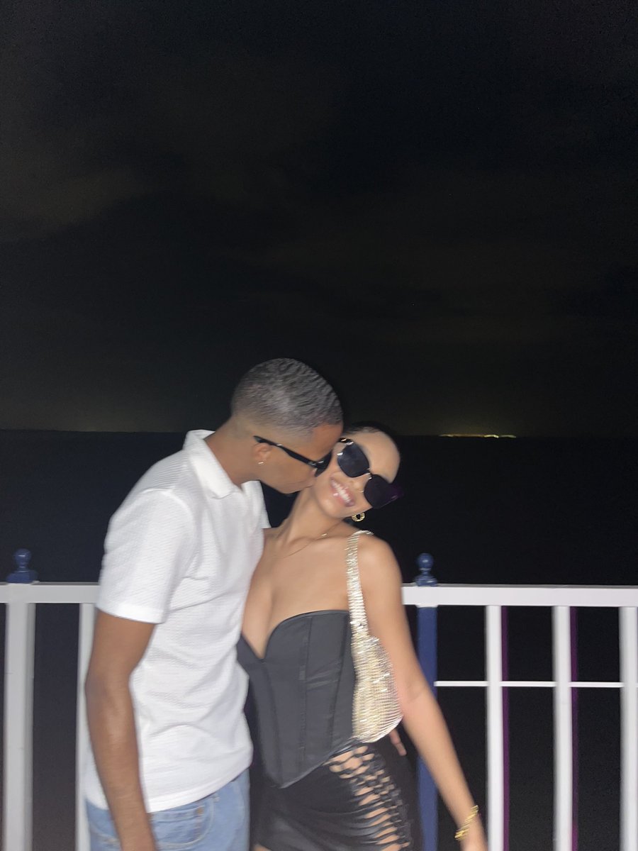 abidabimarie's tweet photo. Always kissing me on my cheek. My perfect angel. I will love you forever ❤️❤️ https://t.co/1sPtSqoCUs