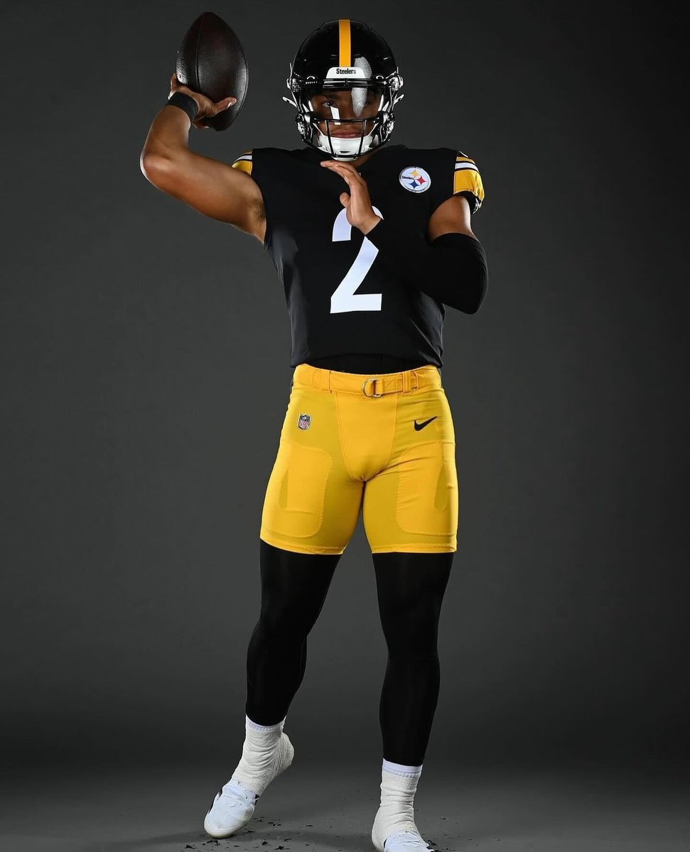nflrums's tweet photo. Pittsburgh Steelers Justin Fields rocking his new Steelers gear https://t.co/jKFUYWIE4t
