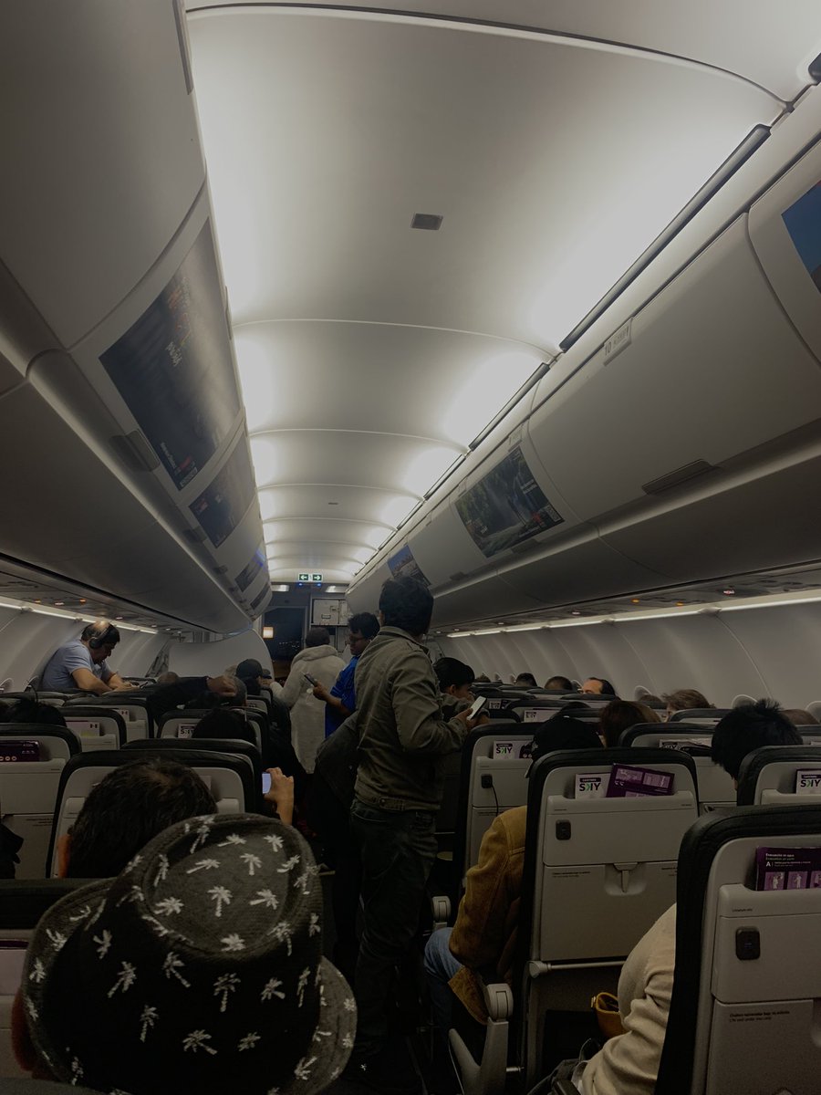 ernestogp97's tweet photo. Varados en el aeropuerto de pisco hace ya casi 4 horas. Increíble lo de corpac - indican que recién estará solucionado el tema de las luces a la media noche… https://t.co/pe9A8EC0xi