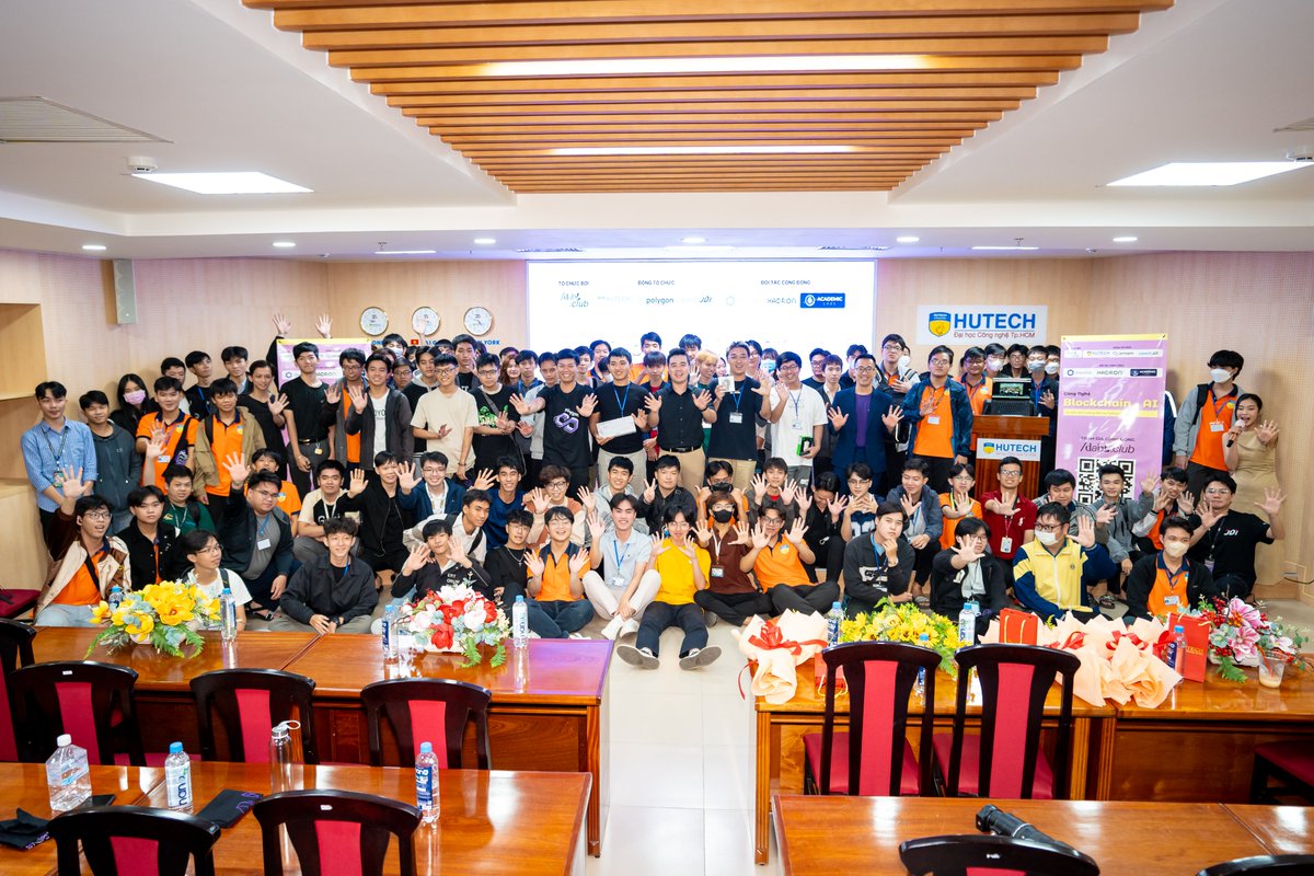 We extend our heartfelt thanks to HUTECH University for their full support during the event, and to our esteemed speakers from ChainCohort, @RyanChi_ACAD, and Dizim for sharing their profound knowledge of Blockchain and AI with the students. What a wonderful day!