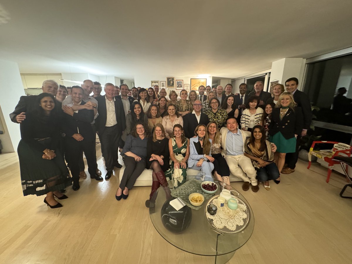 PatelOncology's tweet photo. Wonderful thoracic oncology community thanks to ⁦@marinagarassino⁩ for hosting! https://t.co/KYq1lr56Xd
