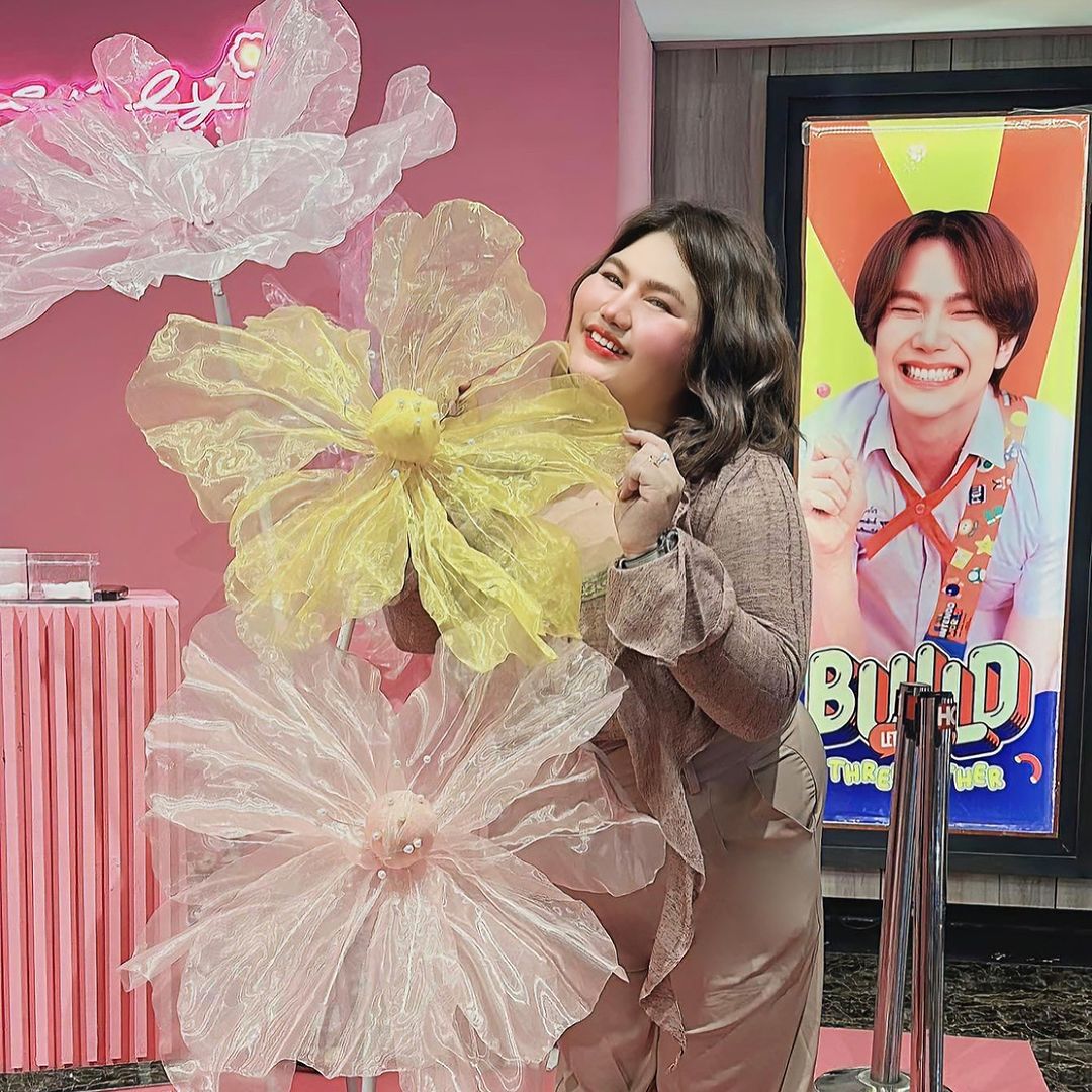 queenbeefc's tweet photo. Thank you brother for stopping by Queenly booth🌸🥰
@buildurluve@
You can still meet for another 2 days, 3-4 Jun at 11.30-18.00 at Bravo BKK, 6th floor, in front of the Hall door😊💕
@queenlyofficial02🌸
#Queenly https://t.co/fKmOdMXOif