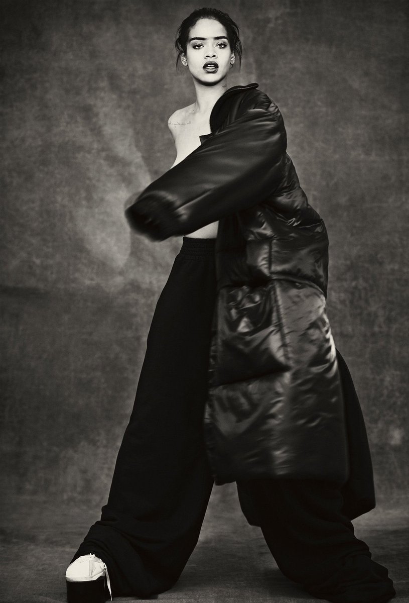 gagasyuyi's tweet photo. rihanna photographed by paolo roversi, 2015 https://t.co/ki672SJaAs
