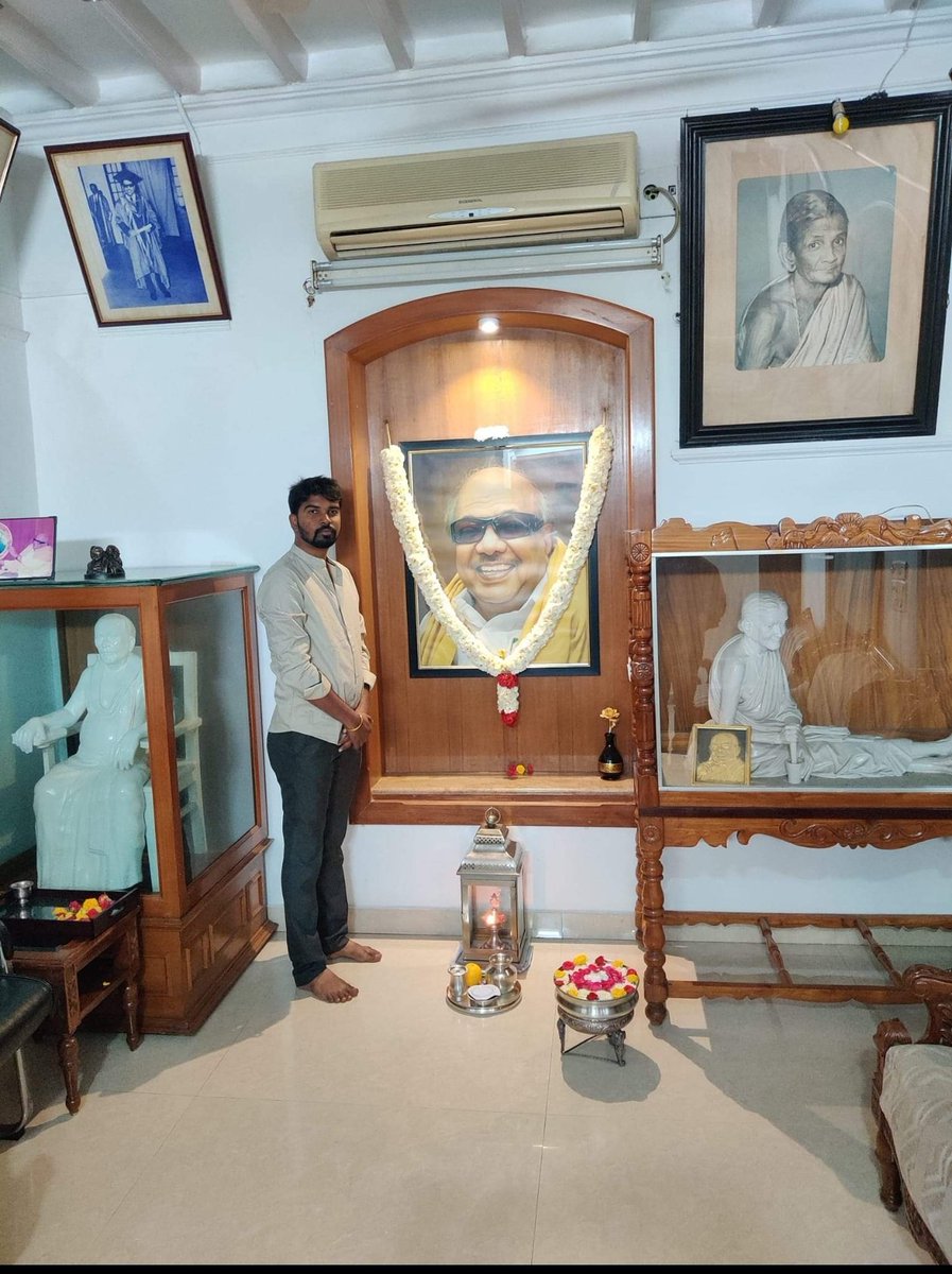 thalapathivenki's tweet photo. சூன்-3 கலைஞர் நூற்றாண்டு நிறைவு!
இம்மண்ணில்  நீங்கள் தந்த நலத்திட்டங்கள் இருக்கும் வரை என்றும் நீங்கள் எங்களுடன் வாழ்வாயாக!
தங்களின் 101 பிறந்தநாளில் தங்களின் புகழை போற்றி வணங்குகிறோம்.
'THE REAL NOTOUT LEGEND'
@mkstalin  @Udhay_Army @TRBRajaa 
#கலைஞர்100 https://t.co/RSKYrqlWiZ
