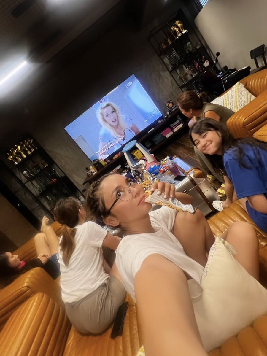 OfficialKBB's tweet photo. Bernardo Girls’ monday morning featuring great taste white coffee, #tamangtimpla. 🤍☕️

#KathrynBernardo #KathrynForGreatTasteWhite https://t.co/LMaQkDvGk3