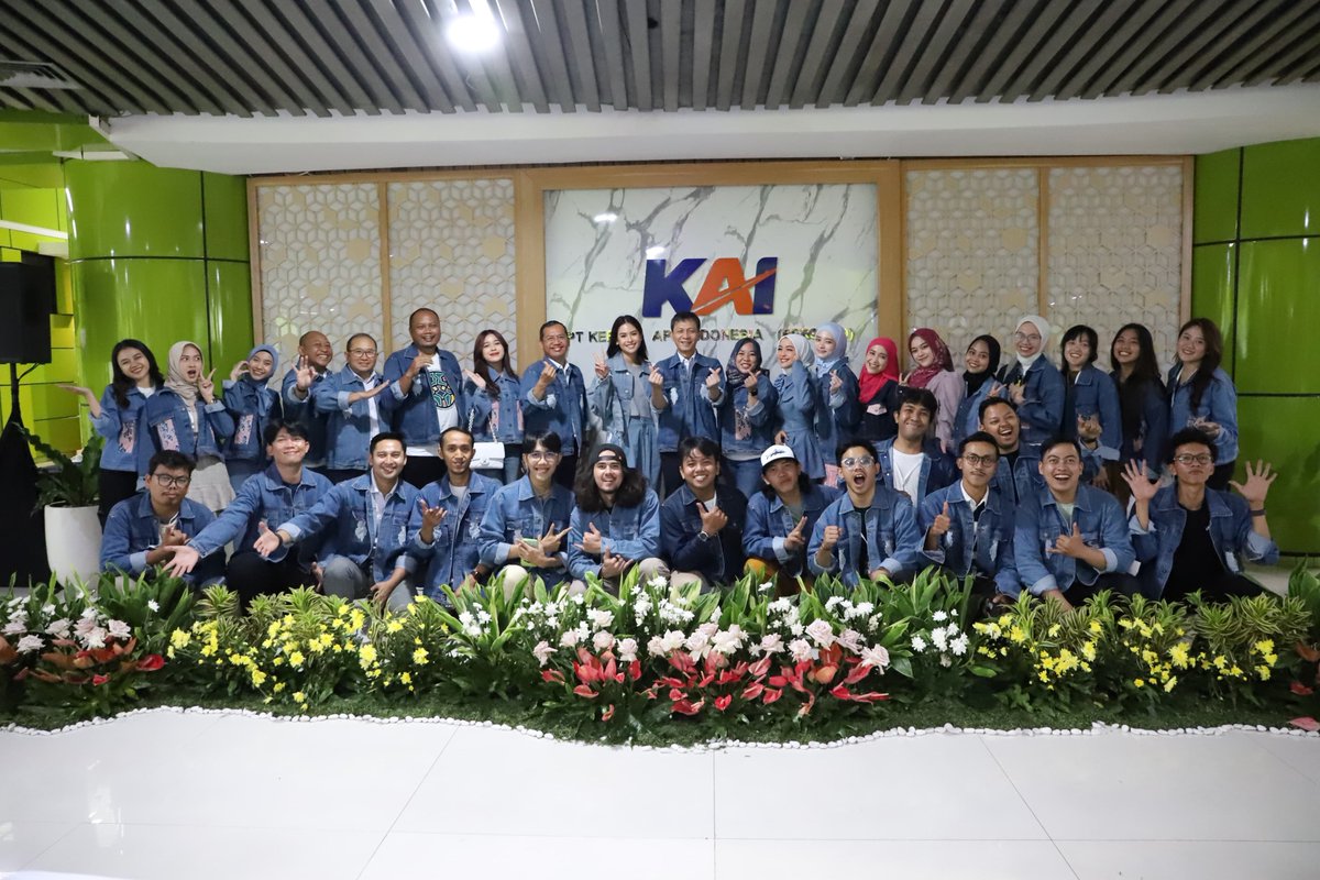 keretaapikita's tweet photo. Selenggarakan Travelling by Train 2024, KAI Ajak Influencer Promosikan Kereta Api

Selengkapnya: https://t.co/LwsH6GCjFi https://t.co/gqT6lnaVKa