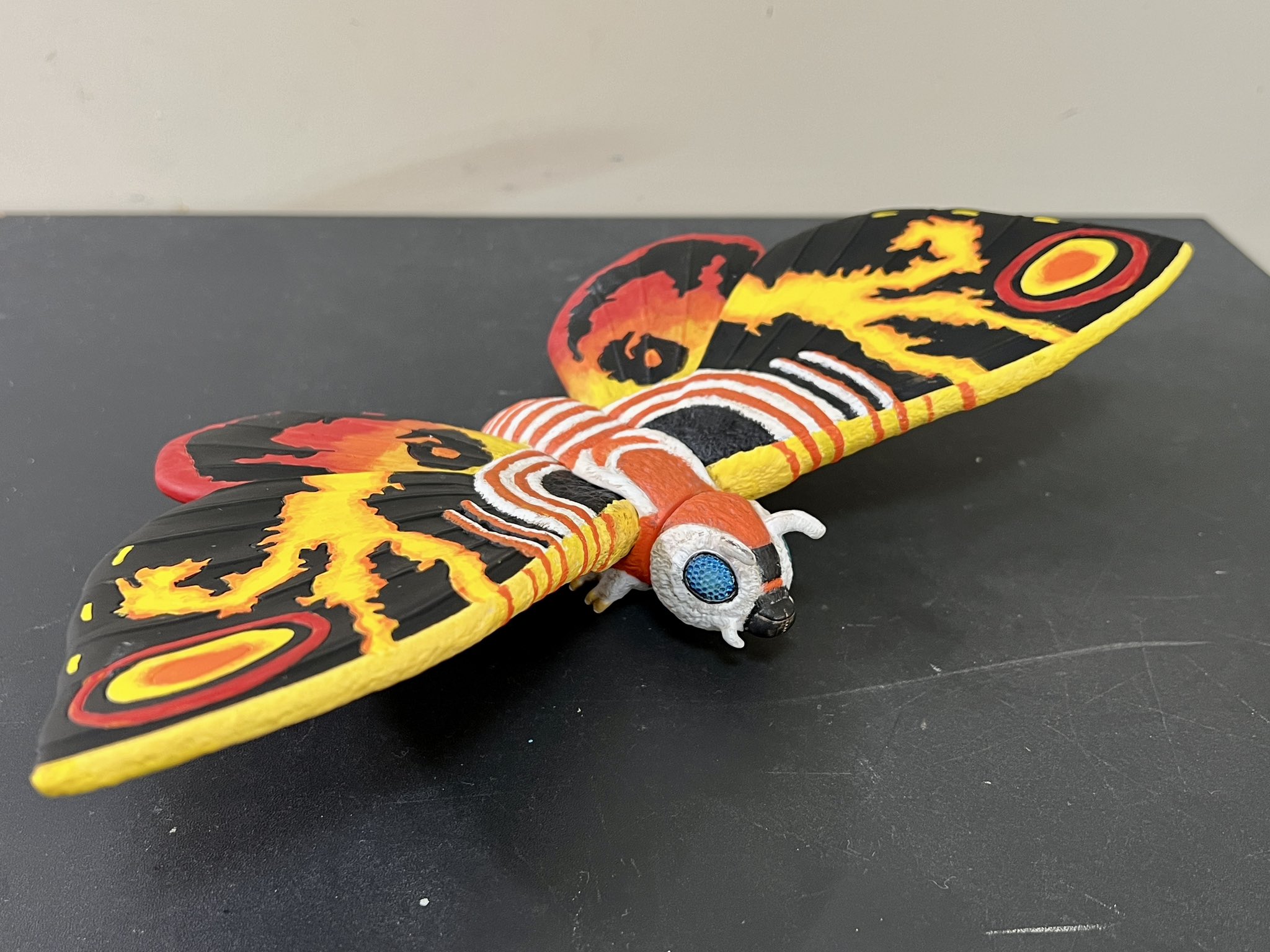 モスラ　ソフビ　リペイント 懐かしのソフビ【東宝怪獣シリーズ】のレインボーモスラを
