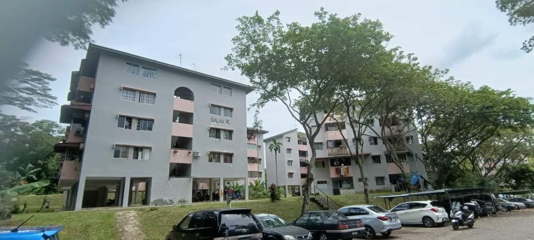 BugisAziz's tweet photo. 💥FLAT BALAU,TAMAN RINTING FOR SALE💥
✅️LOCATION: Level 4(High),Jalan Balau 16, Taman Rinting, 81750 Masai Johor Bahru.
‼️Click👉📱https://t.co/7ybKqd0kP8‼️
‼️Click👉📱https://t.co/7ybKqd0kP8‼️
✅️Land Tenure: Freehold
✅️Land Title: International  lot
✅️Type of House: https://t.co/qAHmbfdy16