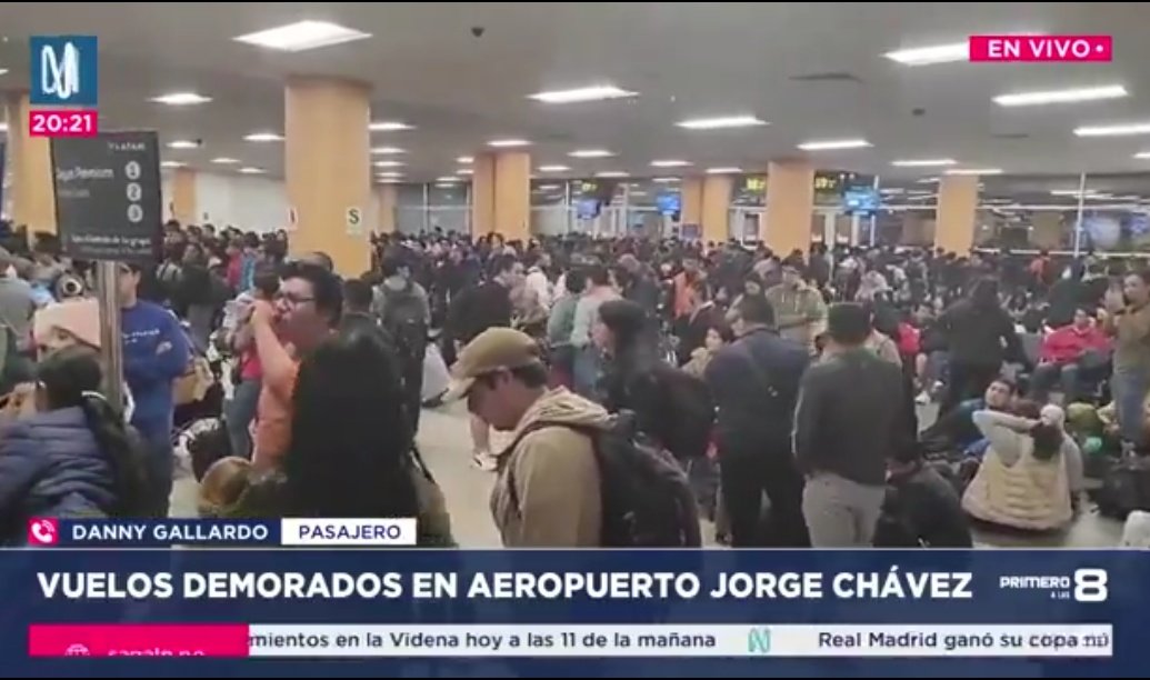 ¿Sí saben de que la imagen del país queda en el piso con las decenas de vuelos que no pueden aterrizar en la pista porque no hay luz, verdad? Lo grave es que hasta hace unos años el Aeropuerto Jorge Chávez fue elegido el mejor de Sudamerica. 1/2