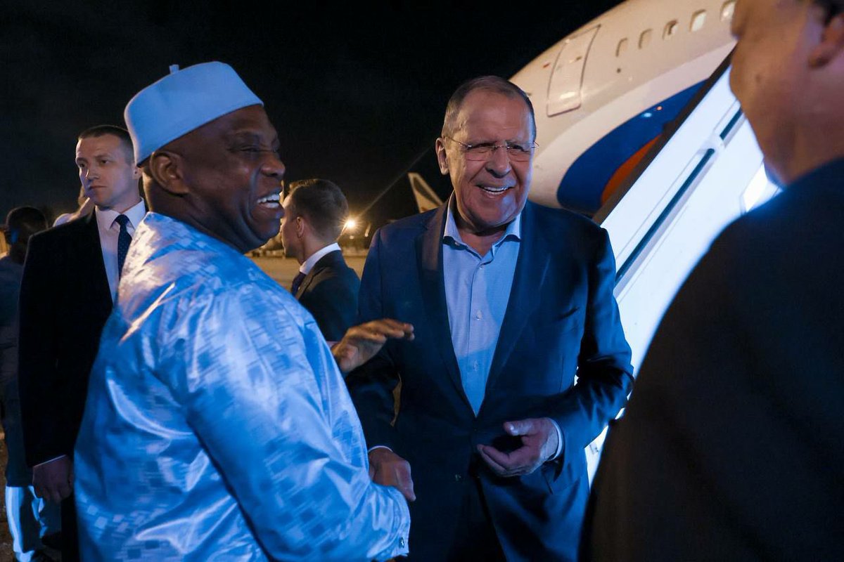 🛬 Russia's Foreign Minister Sergey Lavrov arrives in Conakry on an official visit. 🇷🇺🤝🇬🇳 #RussiaGuinea #RussiaAfrica