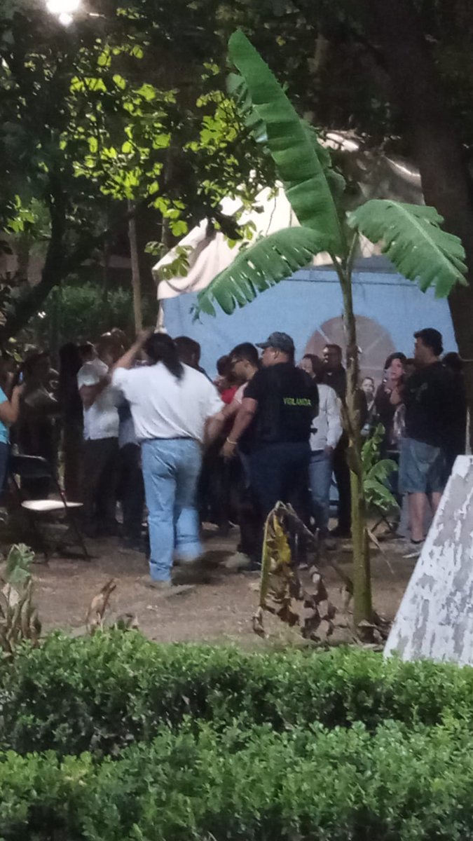 TlalpanCoyoacan's tweet photo. Se aviso desde horas que querían reventar casilla de 4003 y 4005, ya pasó. 

Ayuden @INEMexico @FEPADE_CDMX @SSC_CDMX estan intentando desaparecer las casillas donde @STaboadaMx y @XochitlGalvez tienen amplió margen. https://t.co/JI0o6WmyoK