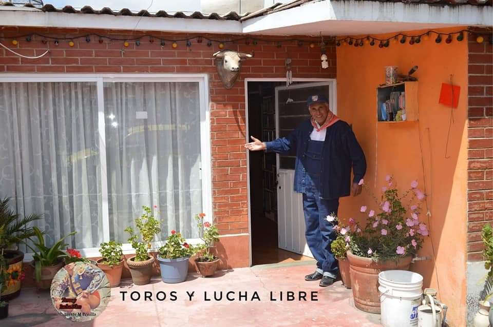 vmpenilla's tweet photo. Fotos #Ineditas del
Rodolfo Rodríguez "El Pana" (+), nos dio la bienvenida en la casa de su Sra. Madre en el barrio de Santa Anita, en Apizaco, Tlaxcala, dónde nos mostró su mini museo, también haciendo reparaciones en las calles y tapando hoyos, siempre ayudando a la comunidad. https://t.co/lDyHJk6cQo