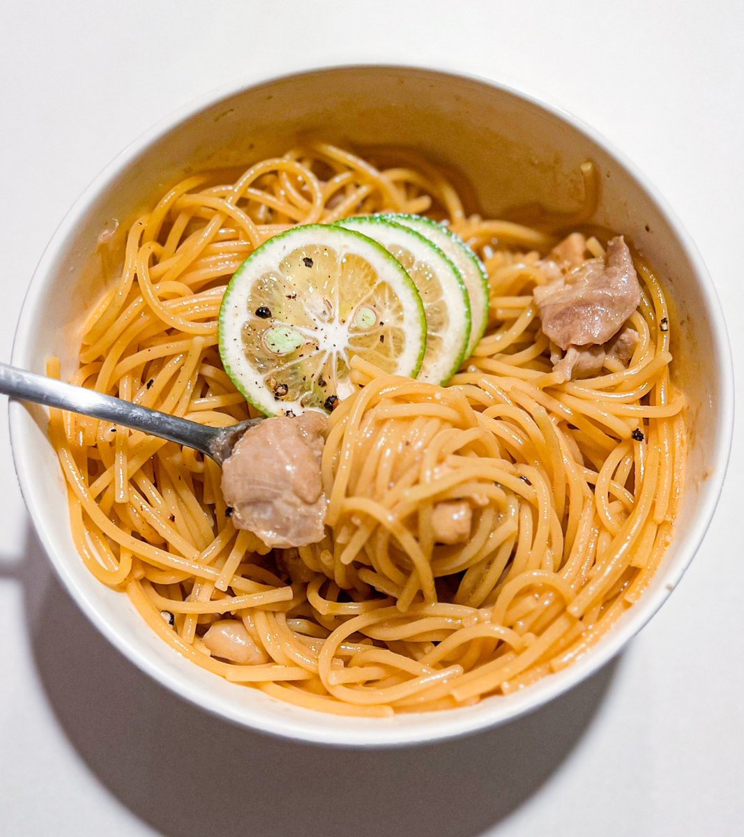 mtmtharb's tweet photo. パスタとウスターソースを一緒にレンチンしてみて下さい

これほんっとフォロワーさんから大絶賛され続けているのですが、鶏肉の旨味にソースのコクがプラスされて悶絶します

レンチン1回で洗い物も少ないので是非！！ https://t.co/kdMFUpU0vv