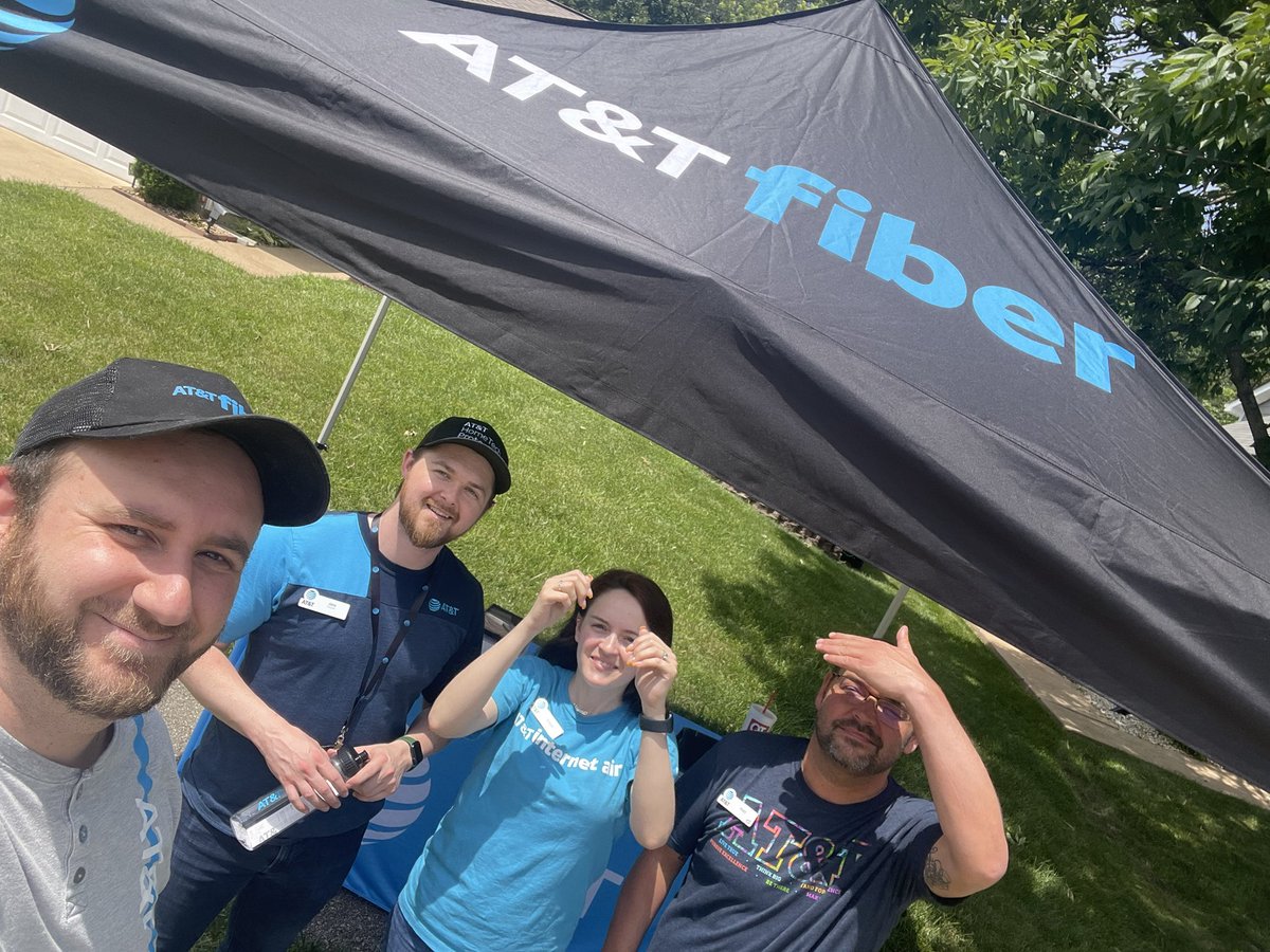 bobby_nier's tweet photo. Little Sunday funday action #converging in a newly lit #ATTFIBER neighborhood with the @jacoby_bryant2 and Fenton crew!! Also shout out to @theJoshRHarris for the assist today.
#WinAsOne #WinMOORE24
@KAMOkonnects @AlyssaMoore_12 @WesleyKyleNeal @KattiaS_Ramirez https://t.co/wqNyWoMhC3