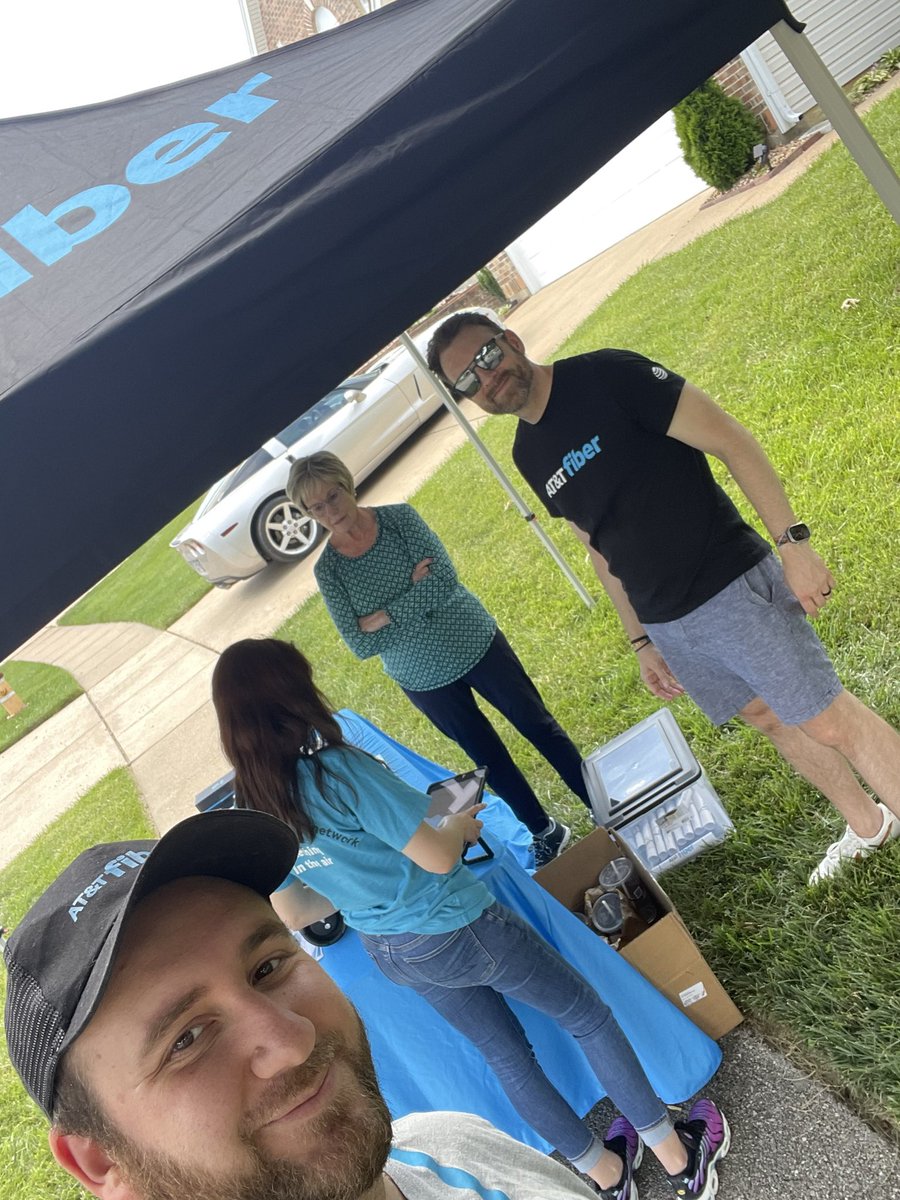 bobby_nier's tweet photo. Little Sunday funday action #converging in a newly lit #ATTFIBER neighborhood with the @jacoby_bryant2 and Fenton crew!! Also shout out to @theJoshRHarris for the assist today.
#WinAsOne #WinMOORE24
@KAMOkonnects @AlyssaMoore_12 @WesleyKyleNeal @KattiaS_Ramirez https://t.co/wqNyWoMhC3
