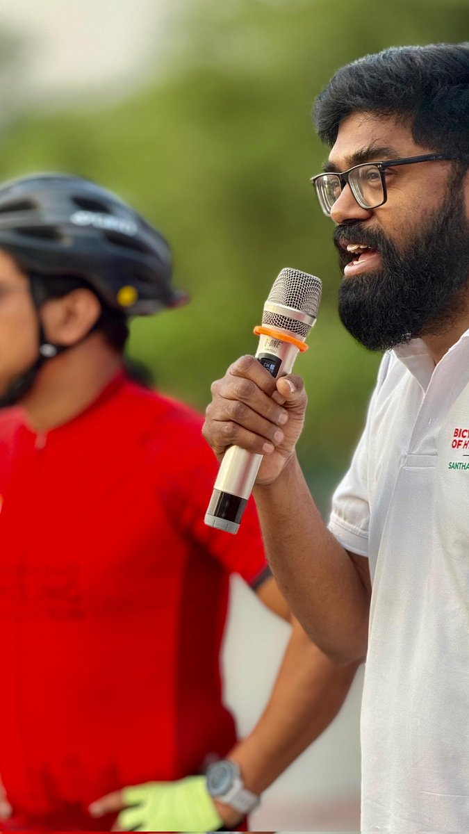 HydcyclingRev's tweet image. Hyderabad Bicycle 🚲 Mayor @sselvan working towards the Sustainable Mobility 
#HyderabadCyclingRevolution 
#ActiveMobility
👉Walk &amp;lt; 1km
👉Bicycle &amp;lt;5 km
👉Public Transport&amp;gt;5 km
 
@BicycleFuturist @BYCS_org @dalipsabharwal @bicyclemayorblr @HydcyclingRev @md_hgcl @DrBhairrviJoshi