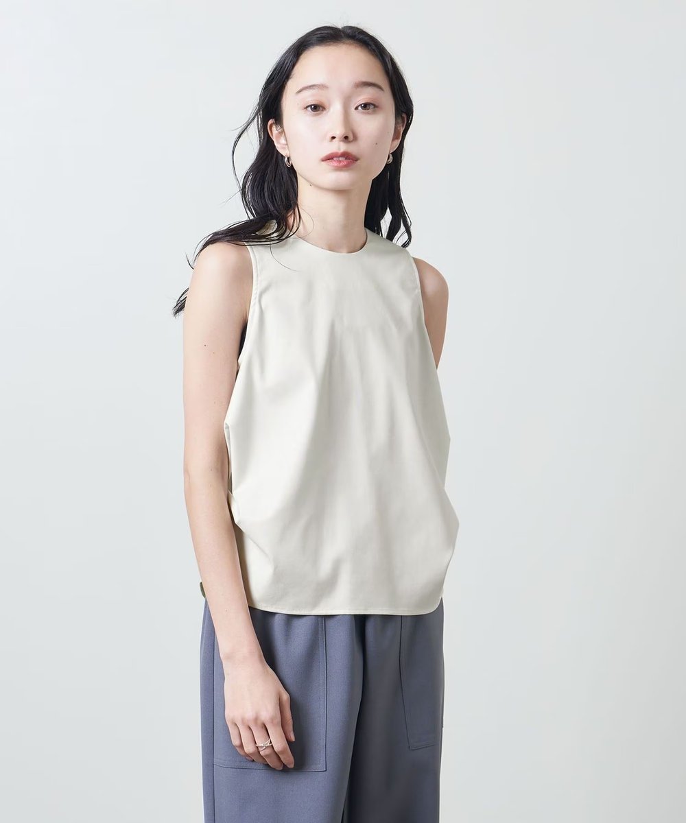 UNITEDARROWS's tweet photo. サイドに大胆にタックを施し立体的なシルエット
どんなスタイルにもマッチする、シンプルで着回しやすいデザイン💡
ショルダー部分にインナーの肩紐を固定できる留め具が付いており、使いやすさも◎
#ユナイテッドアローズ
#MARW #マルゥ https://t.co/CfMHOc8xHk