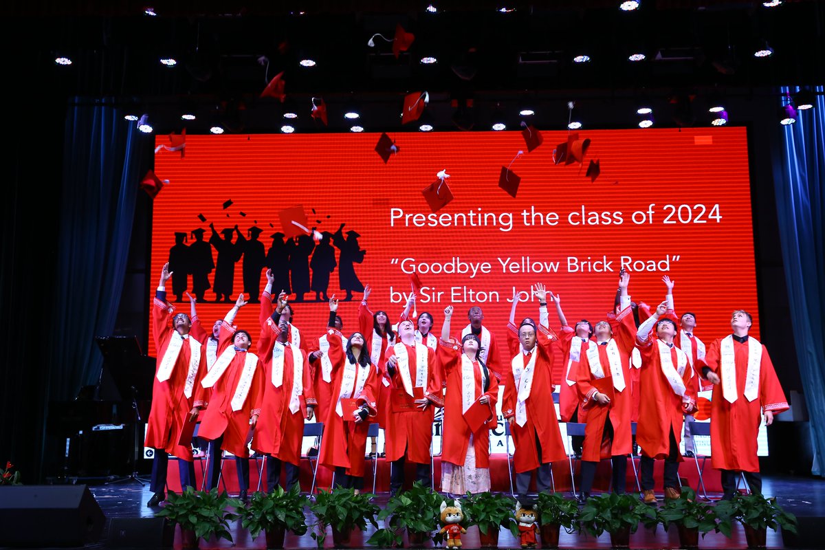 CISBeijing's tweet image. Congratulations to the class of 2024!🎉👏🎓💐
#CISB #北京加拿大国际学校 #graduationclassof2024 #CISB毕业典礼 #myCISB