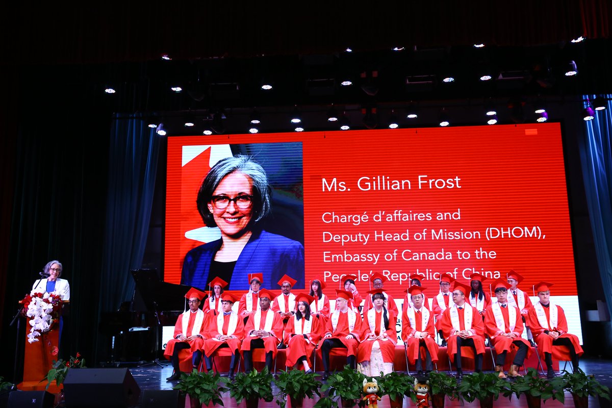 CISBeijing's tweet image. Congratulations to the class of 2024!🎉👏🎓💐
#CISB #北京加拿大国际学校 #graduationclassof2024 #CISB毕业典礼 #myCISB