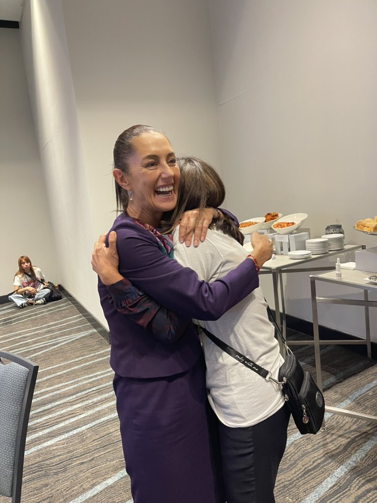 AnitaLomeli's tweet image. Felicidades querida y admirada @Claudiashein Mujer de izquierda, luchadora incansable, madre, abuela, científica, eres el sueño alcanzado de nuestras ancestras, abuelas, madres y de millones de mujeres !!!Contigo llegamos todas!!!!
