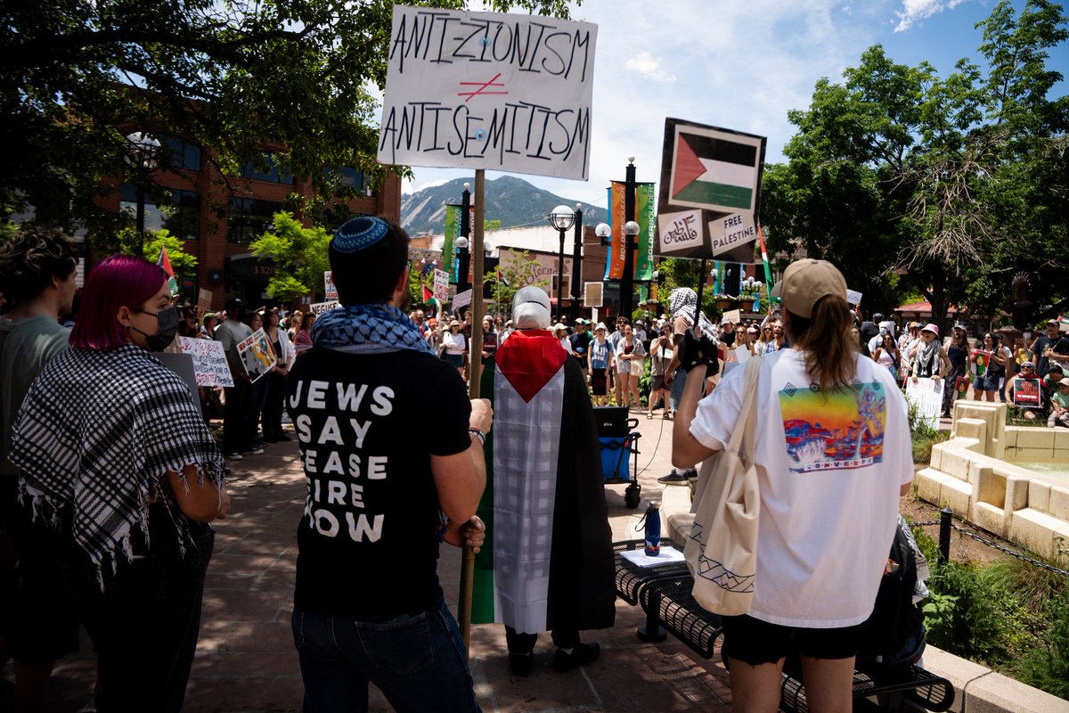 HumanizingStory's tweet image. @denverboulderjvp and @copalestineco held a rally in downtown Boulder, CO, today, June 2nd.  People marched through the busy main street as people were shopping and having Sunday lunch, chanting and periodically stopping as someone gave a speech.  06.02.24
