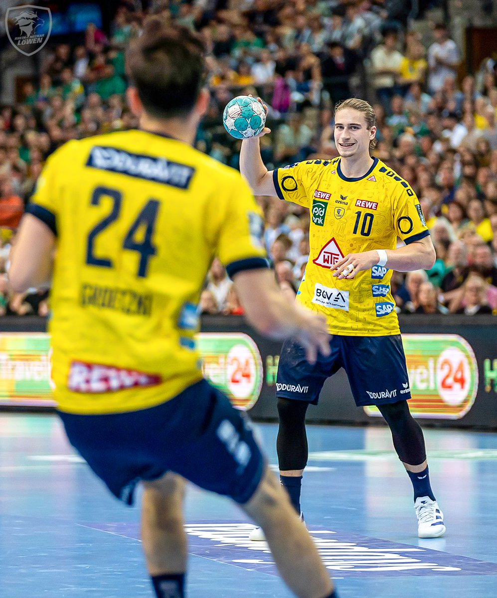 RNLoewen's tweet photo. Noch einmal für diese Saison: Die Bilder des
Spiels! 🦁📸 #rnl #rnloewen #handball #LEIRNL https://t.co/TkRAciyVhk