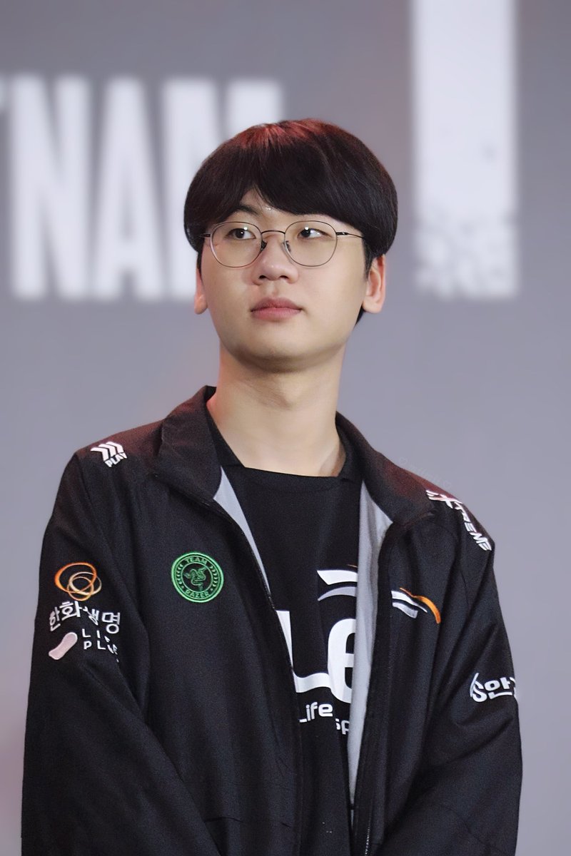 NN132310's tweet photo. Doran seonsu fighting 🧡
#LCK #LCKVietnam #HLE #HLEGlobalFanFest
@doran_choi @HLEofficial @lckvietnam https://t.co/SVBHLeukt9