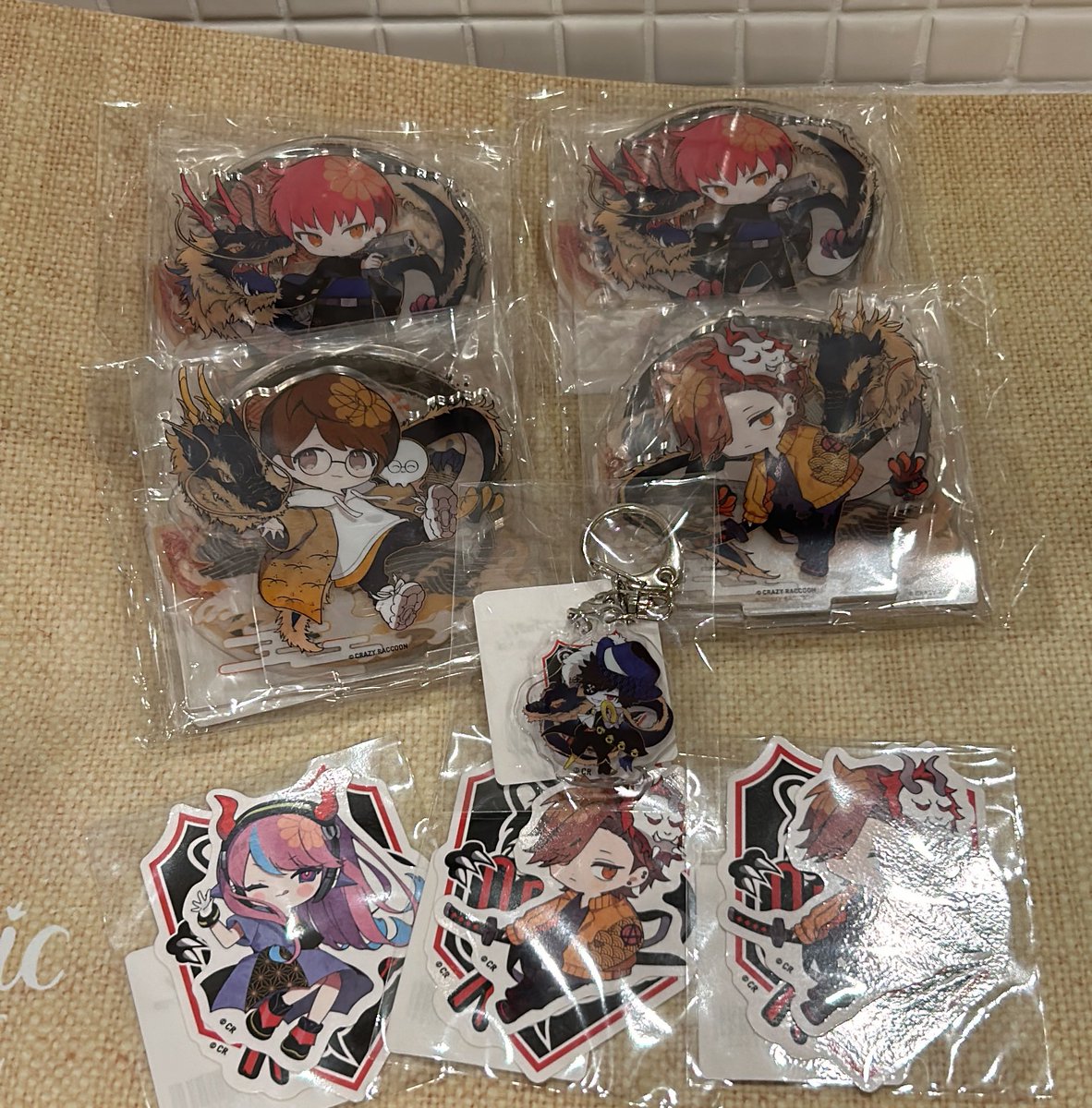 【交換】CrazyRaccoon CRくじ DMMスクラッチ 第6弾

【譲】
画像のもの
【求】
同種👼
C賞　500＋送料
D賞　400＋送料
E賞　300＋送料
気軽にお声がけください。
交換の場合、郵送を希望しております。