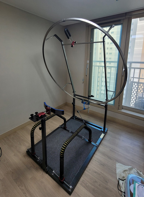 Proswing_Inc's tweet image. [ #프로스윙머신 ] 아파트 작은방에서 드라이버스윙과 아이언스윙을 연습합니다.

proswing.kr
제품문의:1899-6637
#골프연습머신 제조 (주)프로스윙

#실내골프연습도구 #골프스윙연습 #골프스윙궤도 #골프자세장비 #드라이버교정기 #아이언교정기 #드라이버스윙궤도기 #아이언스윙궤도기