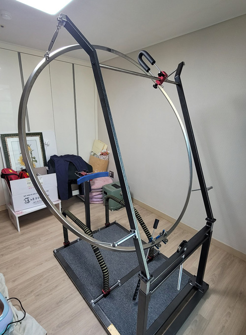 Proswing_Inc's tweet image. [ #프로스윙머신 ] 아파트 작은방에서 드라이버스윙과 아이언스윙을 연습합니다.

proswing.kr
제품문의:1899-6637
#골프연습머신 제조 (주)프로스윙

#실내골프연습도구 #골프스윙연습 #골프스윙궤도 #골프자세장비 #드라이버교정기 #아이언교정기 #드라이버스윙궤도기 #아이언스윙궤도기