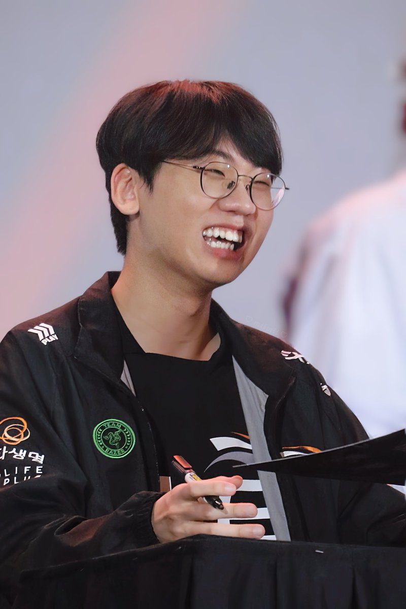 NN132310's tweet photo. 🐰🐰🐰 🧡
#LCK #LCKVietnam #HLE #HLEGlobalFanFest
@doran_choi @HLEofficial @lckvietnam https://t.co/s9mGHq3Yf9