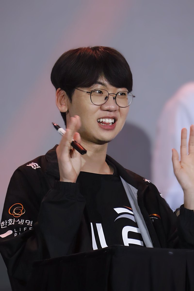 NN132310's tweet photo. 🐰🐰🐰 🧡
#LCK #LCKVietnam #HLE #HLEGlobalFanFest
@doran_choi @HLEofficial @lckvietnam https://t.co/s9mGHq3Yf9